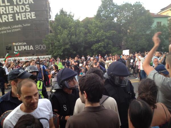 Бой между полиция и демонстранти на протеста срещу Закона за горите*