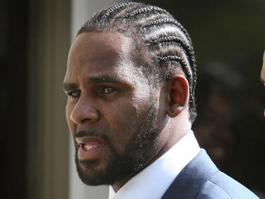 Данъчни гонят R.Kelly за близо 5 млн. долара

