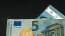Експерт: Спад в лихвите отказва българите да влагат парите си в банките