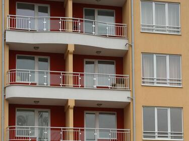 Новопостроените жилищни сгради намаляват с 27%