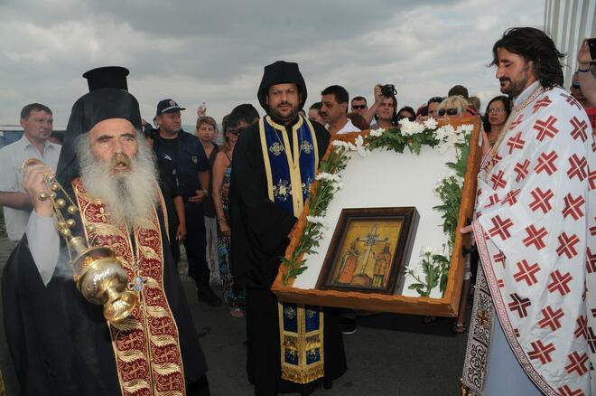 У нас е икона с вградена част от Светия Кръст