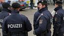 Австрия задържа български фургон с 42-ма нелегални имигранти