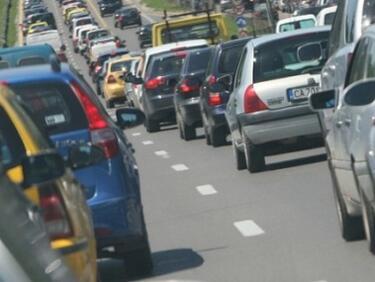 Трафикът се засили! 150 000 коли се връщат в София