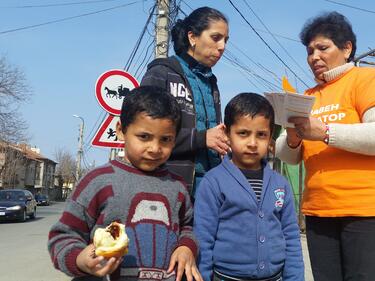 Близо една трета от децата в България са изложени на риск от бедност
