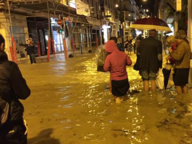 17 жертви след опустошителни наводнения във Франция
