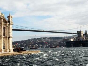 Самоделна 4,5-килограмова бомба от тенджера под налягане е била намерена под висящ мост в Истанбул

