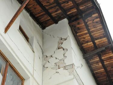 Панелките в Перник след земетресението - сега накъде?