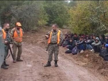 МВР към ловците: Внимавайте по какво стреляте, горите са пълни с бежанци!