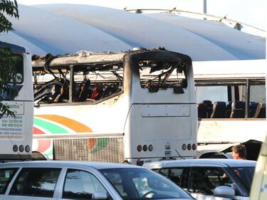 Очевидец: Два автобуса са взривени на летището в Сарафово*