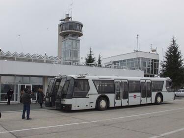 Московски обеща летище "Сарафово" да бъде отворено до 18 часа