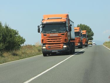 Забрана за тежкотоварни автомобили в три области в страната