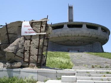 Забраниха достъпа до монумента на връх Бузлуджа
