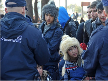 Гърция започна депортирането на мигрантите по македонската граница