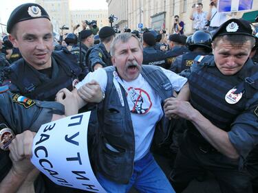 Нови арести след протест в Москва