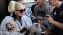 Младежи в неравностойно положение ще гледат концерта на Лейди Гага