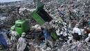 Правят огради от рециклирани боклуци в Найроби