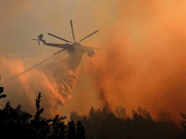 Евакуираха 3 000 души заради пожар в Калифорния