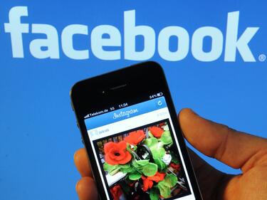 Акциите на Facebook с рекордно ниска цена