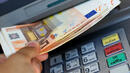 Арестуваха двама българи, източвали банкови карти в Австрия