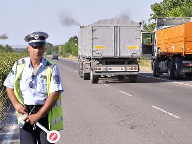 Спират камионите над 20 тона заради горещините