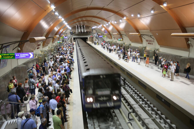 Тълпи превзеха новото метро