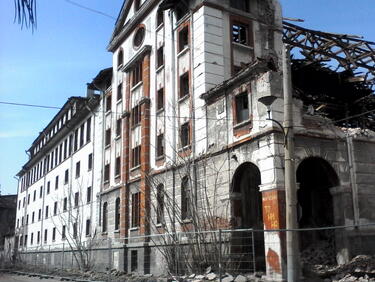 Собствениците на тютюневия склад в Пловдив карат общината да го ремонтира