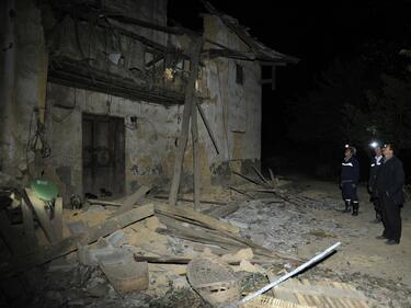 Броят на загиналите при земетресенията в Китай достигна 64