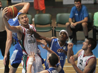 България загуби и на теория шанс да играе на Евробаскет 2013