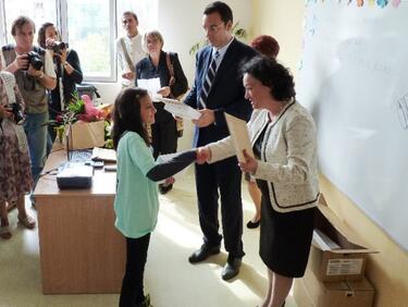 Бургаски ученици получиха таблети за първия учебен ден