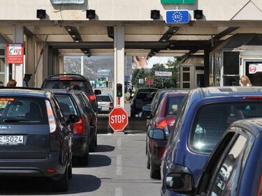 Автомобилите да преминават гръцката граница само с вериги