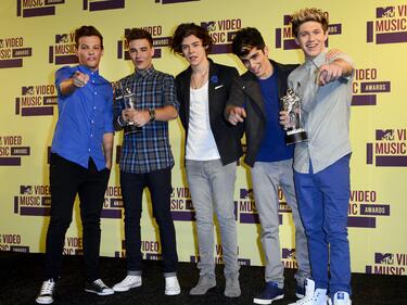 One Direction изкараха милиони за 2 години
