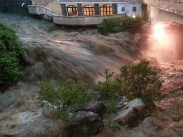 Опасност и във Велико Търново! Свикаха кризисен щаб заради наводненията