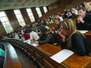 Окончателно: Студентите по право, икономика и медицина без евростипендии