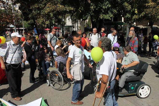 Хората с увреждания искат право на избор и независимост