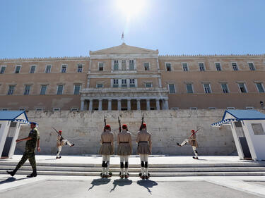 Гърция пак стачкува