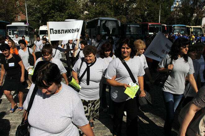 1000 души протестират срещу таксата за полиетиленовите торбички