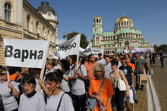 1000 души протестират срещу таксата за полиетиленовите торбички