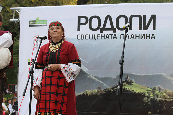 Валя Балканска откри изложбата "Родопи - свещената планина"
