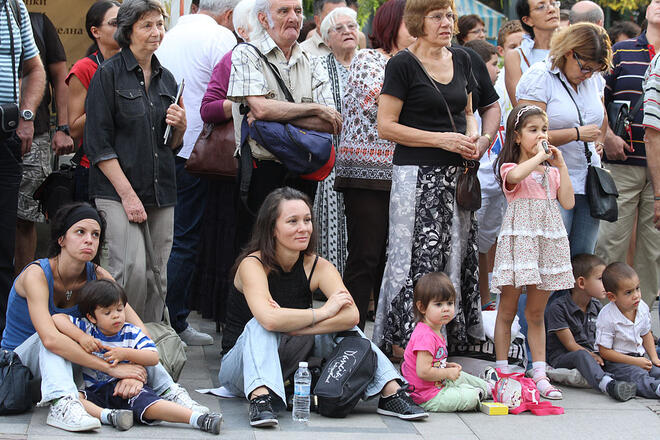 Малки и големи се събраха да послушат Валя Балканска и 101 каба гайди