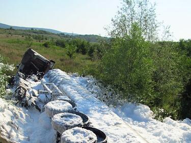 28 000 лв. струва почистването на токсичния разлив край Дебелец