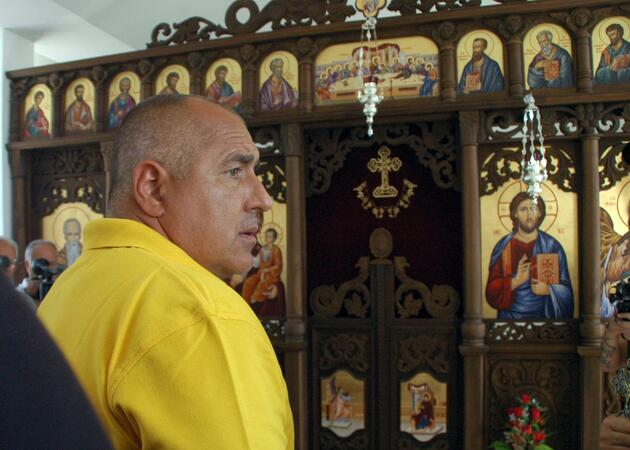 Борисов откри основно ремонтирания водопровод на селото и разгледа новата църква "Св Архангел Михаил"