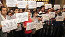Турските студенти с плакати в ръце