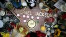Спор за пари отложил погребението на Майкъл Джексън
