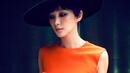 <p>Списание Vogue са използвали известна местна актриса за китайския си брой. Ли Бинг Бинг е облечена в ярки цветове - оранжево, цикламено, червено. Тя носи дрехи на Ralph Lauren, Haider Ackermann, Gucci и Giorgio Armani, като изглежда доста елегантна в тях. Може да попаднете в цветния калейдоскоп на Vogue чрез нашата галерия.</p>