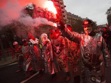 Протести разтресоха Франция
