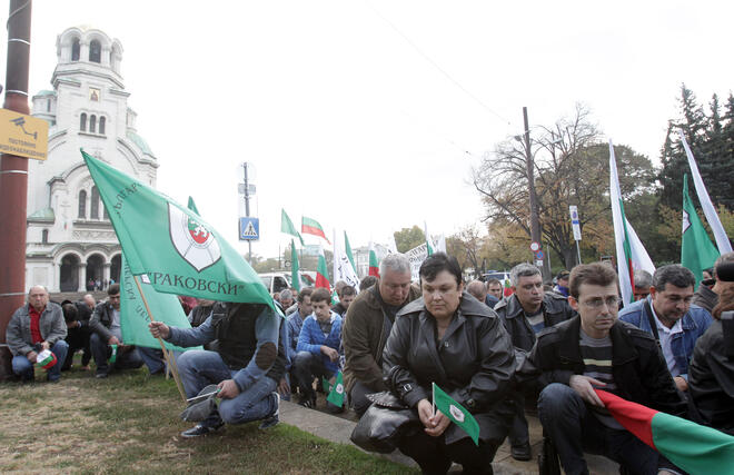 Военни на протест срещу отнемането на част от привилегиите им