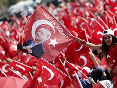 Ердоган проведе грандиозен митинг в Истанбул: 5 милиона скандираха името му! (допълнена)