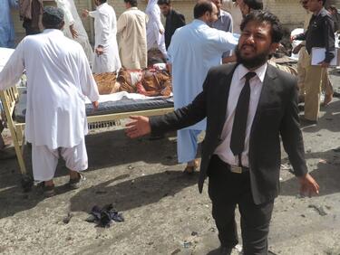 Атентат със загинали и ранени в църква в Пакистан