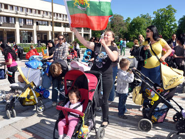 Майките излизат на протест за надбавки и права