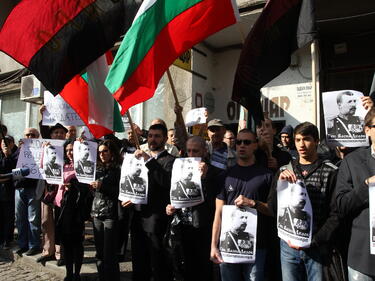 Националисти и воеводи обсадиха ДПС